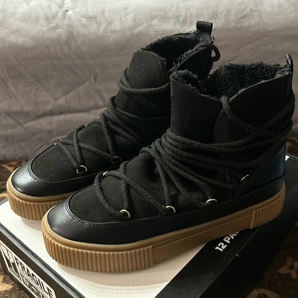 H&M fur lined boots - Picture 2 of 6